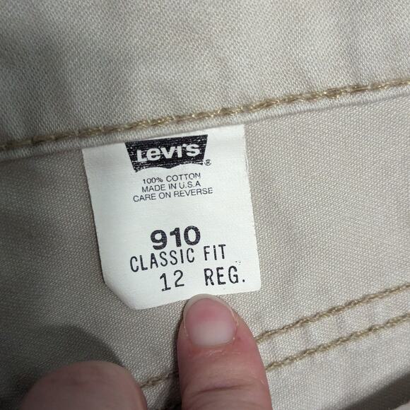Vintage Levi's 910 Khaki Shorts 90s Beige High Rise Womens 12 Summer Neutral Tan - Picture 3 of 6